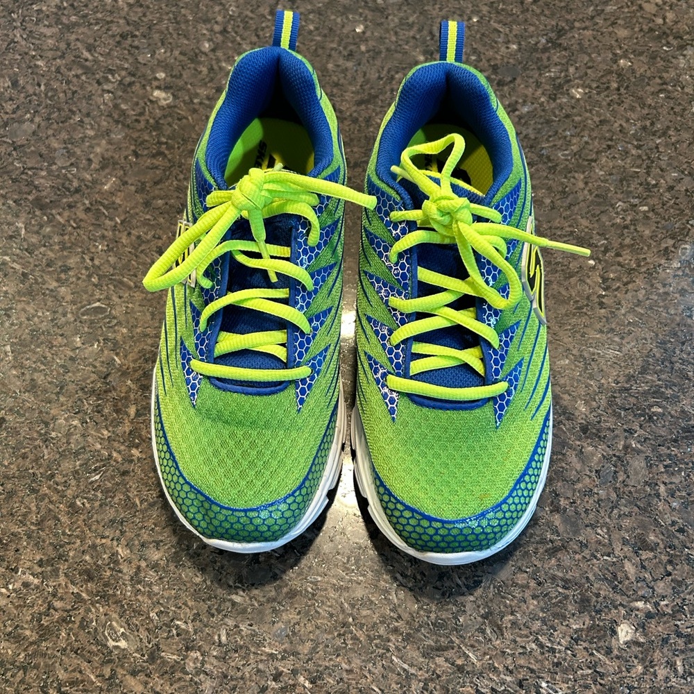 Skechers Athletic Shoes, Big Boys Size 5.5 EUC